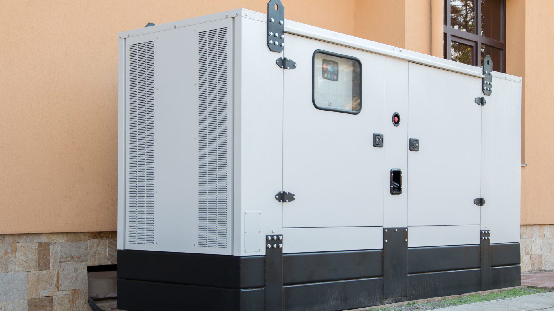 How Do Generator Rentals Ensure a Seamless Power Supply at Events and Why Are They Essential?
