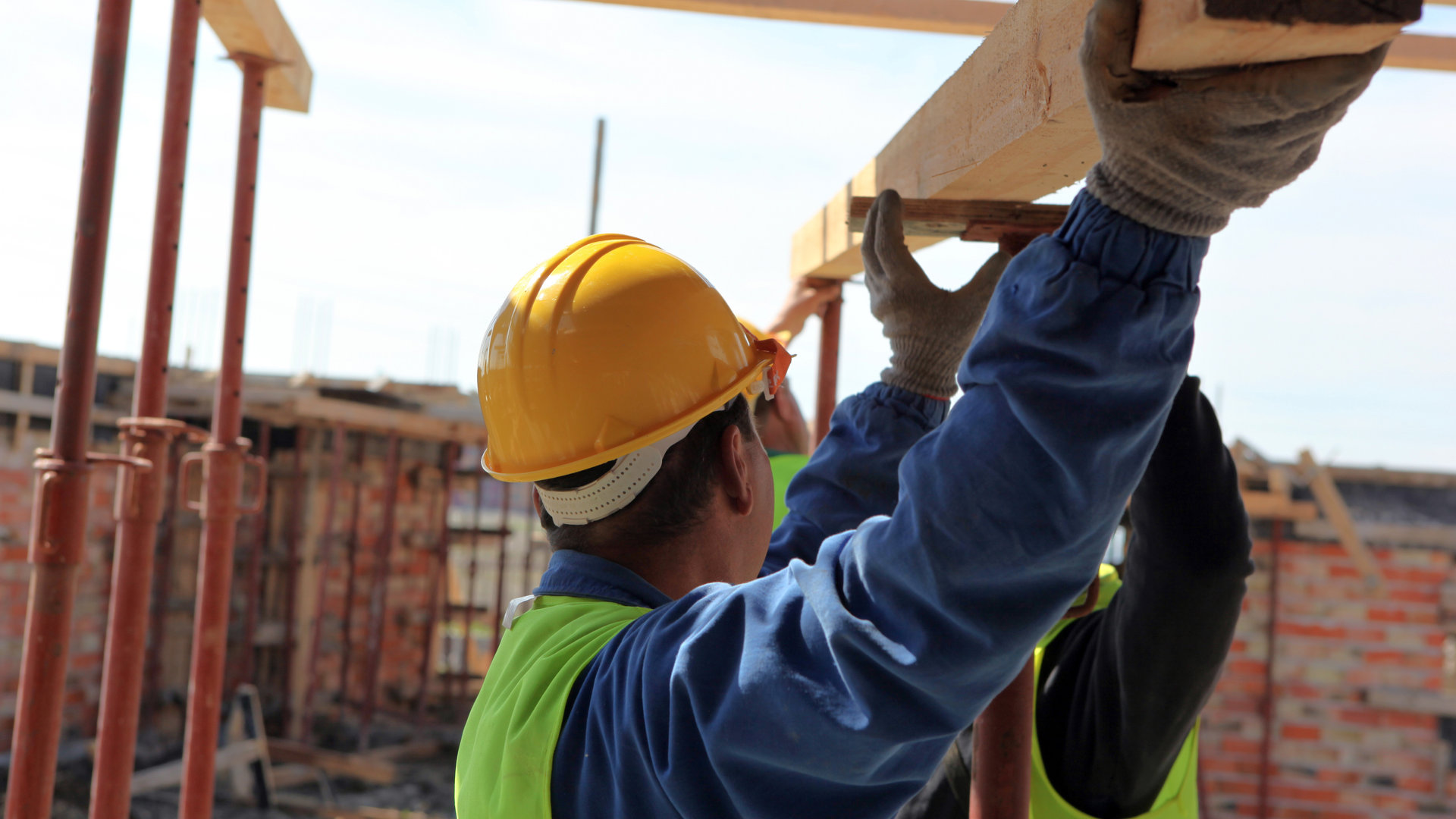 How Do You Choose the Right Power Source for a Construction Site?